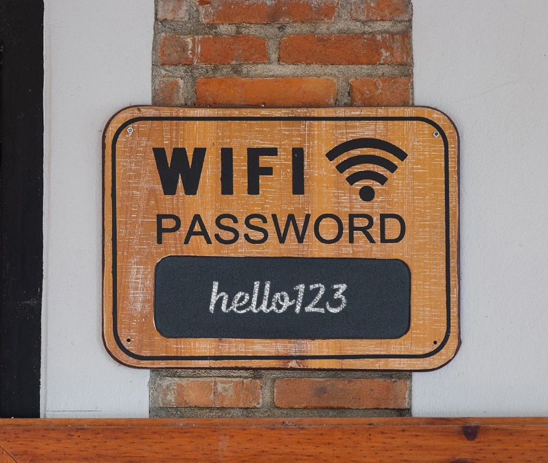 Ein Schild mit WLAN-Passwort